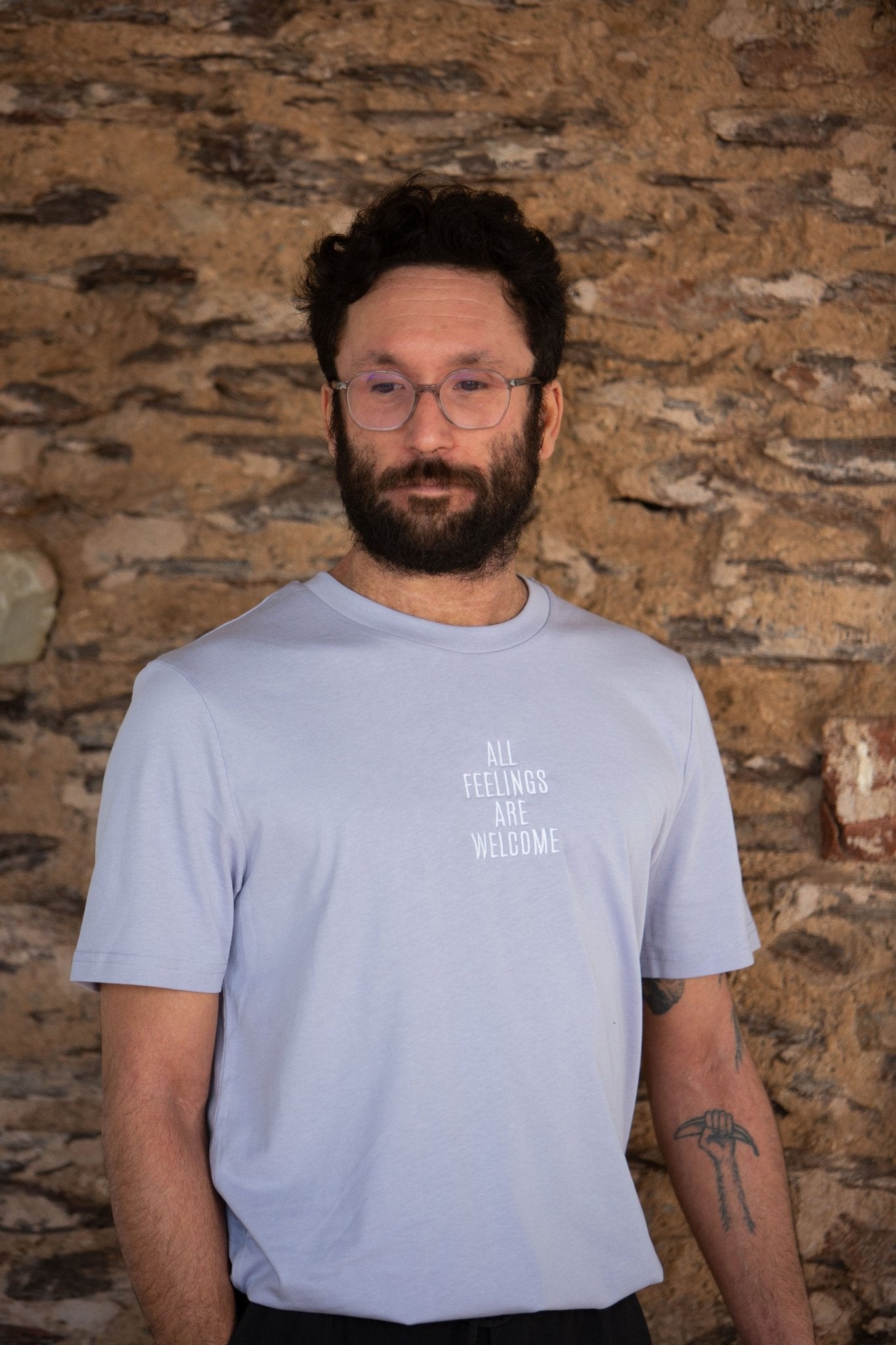 Organic T-Shirt ALL FEELINGS ARE WELCOME Stick | unisex | Lavendel - Studio Schön®