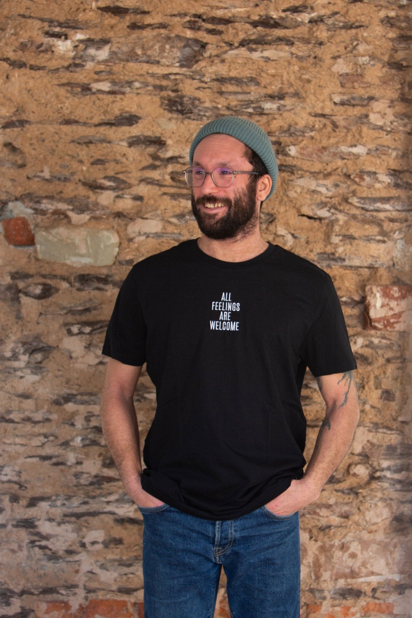Organic T-Shirt ALL FEELINGS ARE WELCOME Stick | unisex | Schwarz - Studio Schön®