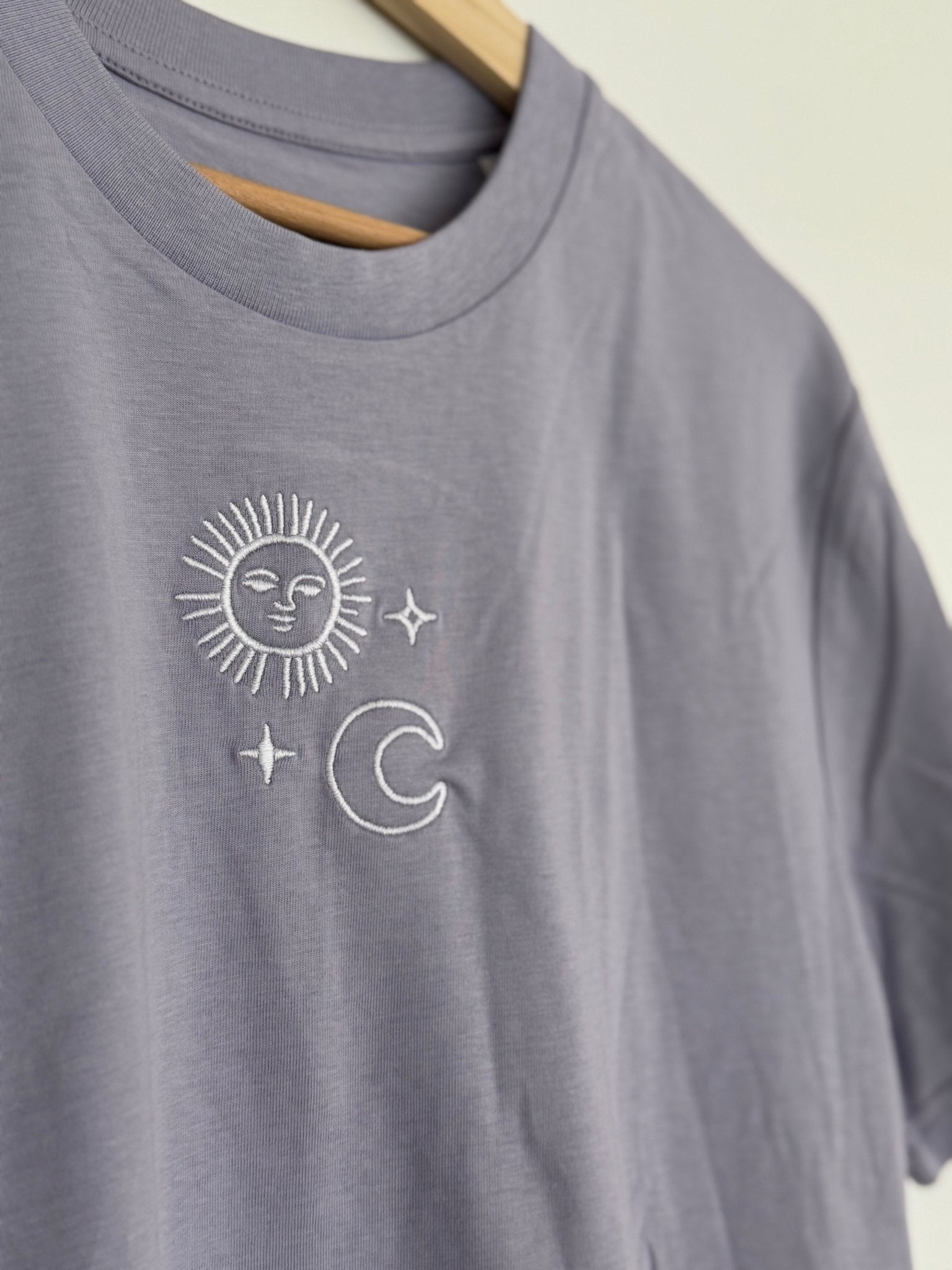 Organic T-Shirt SONNE MOND STERNE Stick | unisex | Lavendel - Studio Schön®