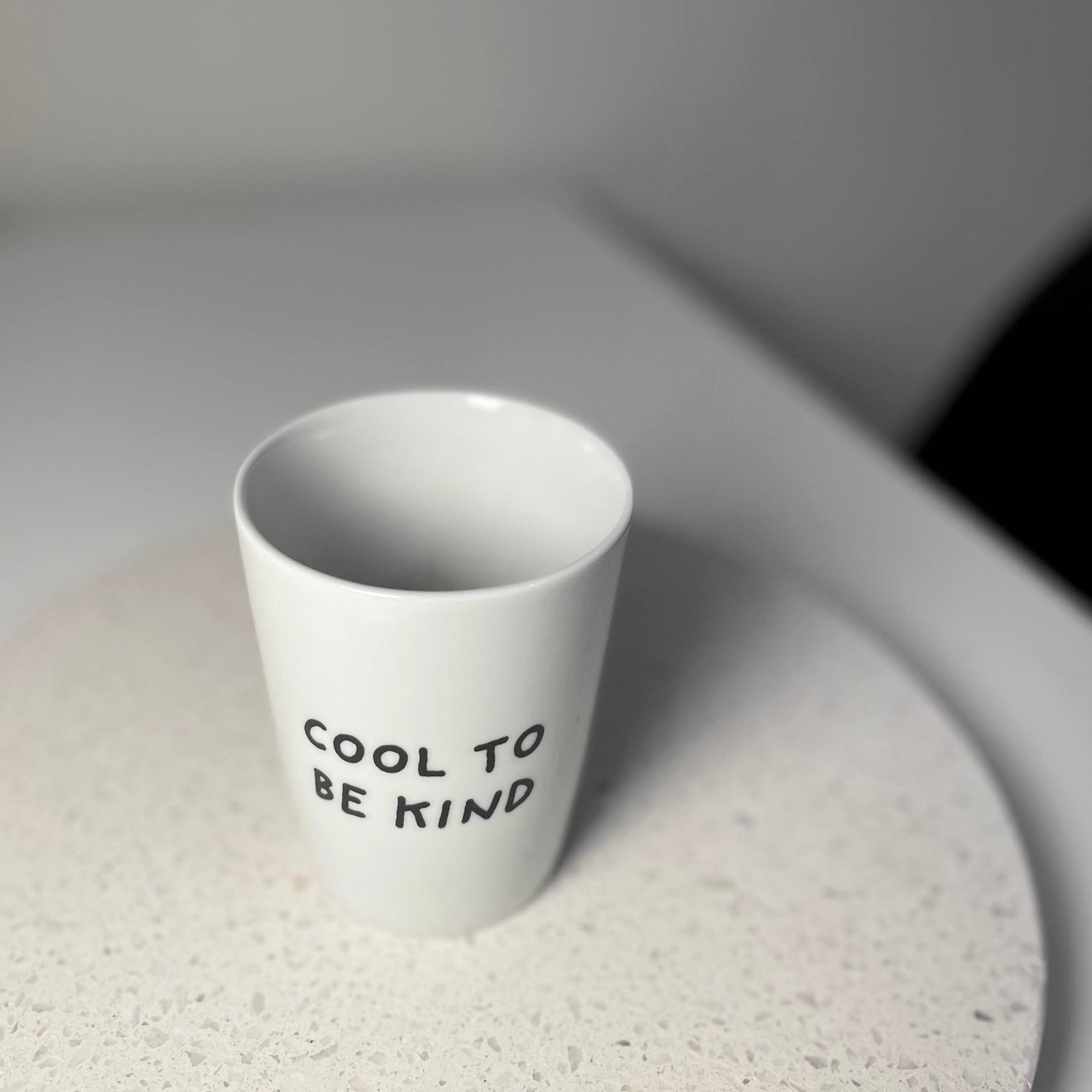 ACCESSOIRES – Tasse COOL TO BE KIND - Studio Schön®