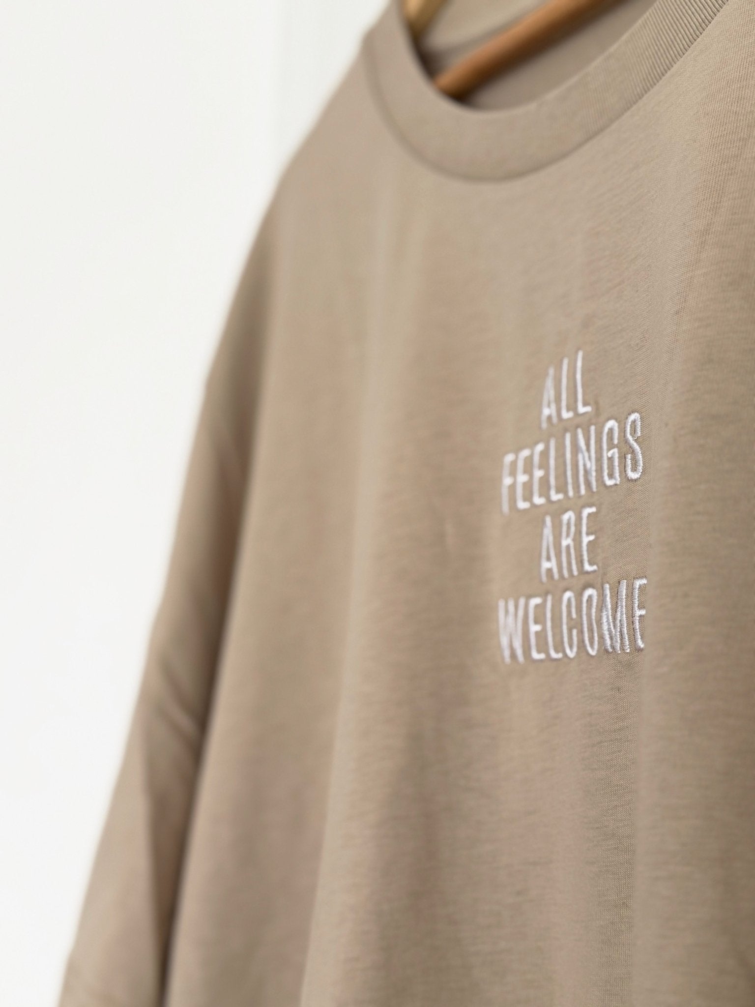 Organic T-Shirt ALL FEELINGS ARE WELCOME Stick | unisex | Kaffee - Studio Schön®