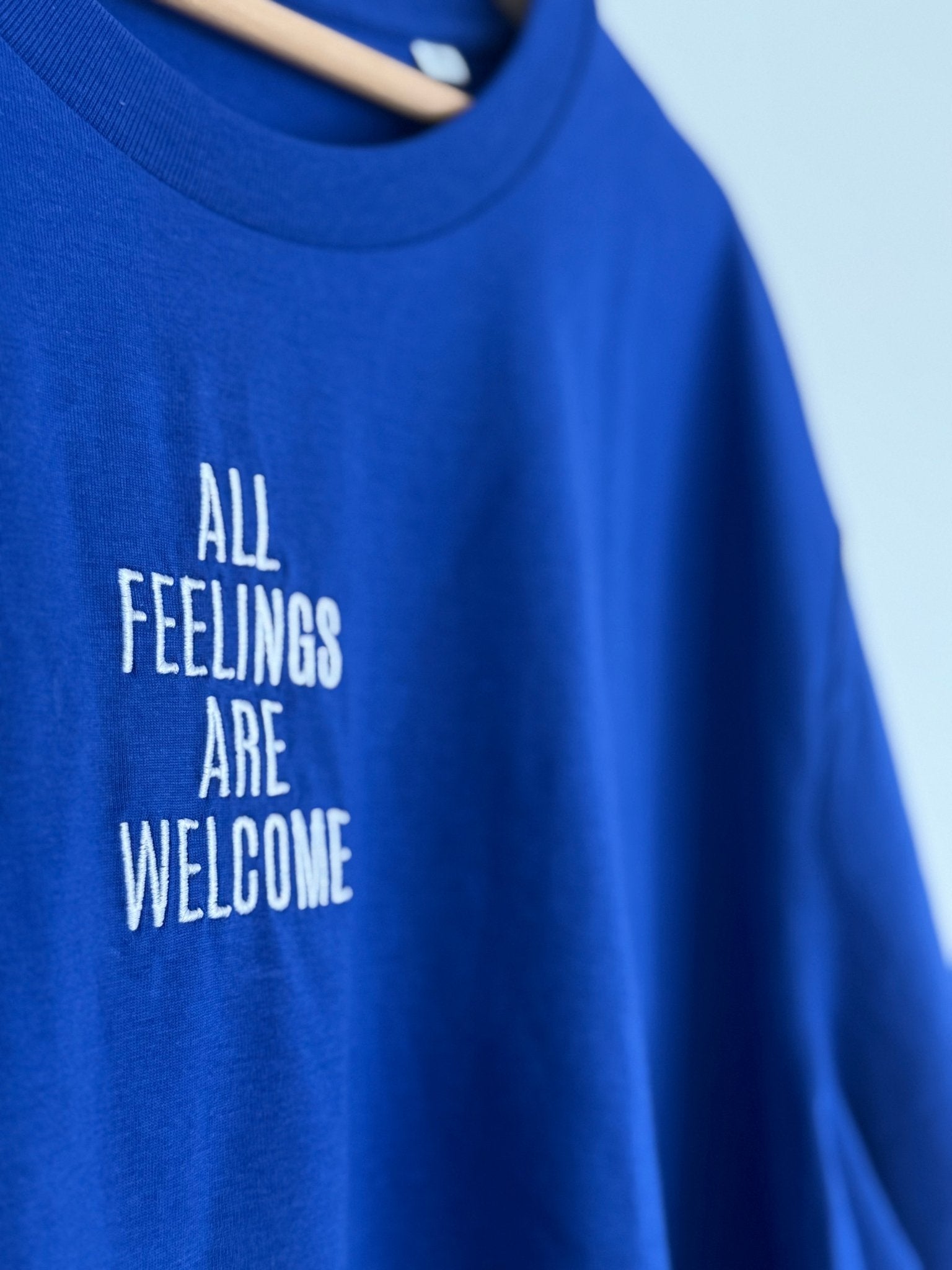 Organic T-Shirt ALL FEELINGS ARE WELCOME Stick | unisex | Kobaltblau - Studio Schön®