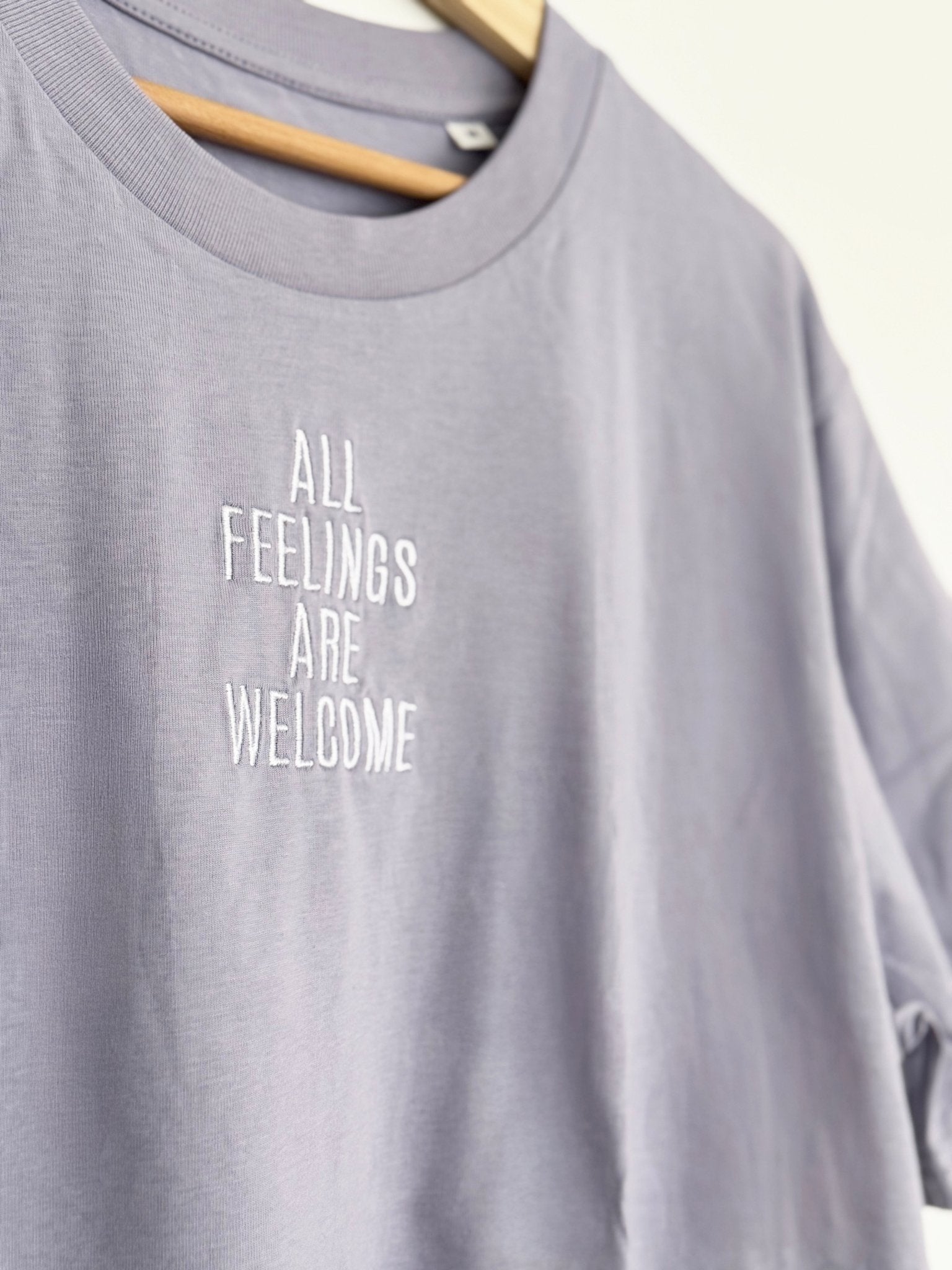 Organic T-Shirt ALL FEELINGS ARE WELCOME Stick | unisex | Lavendel - Studio Schön®