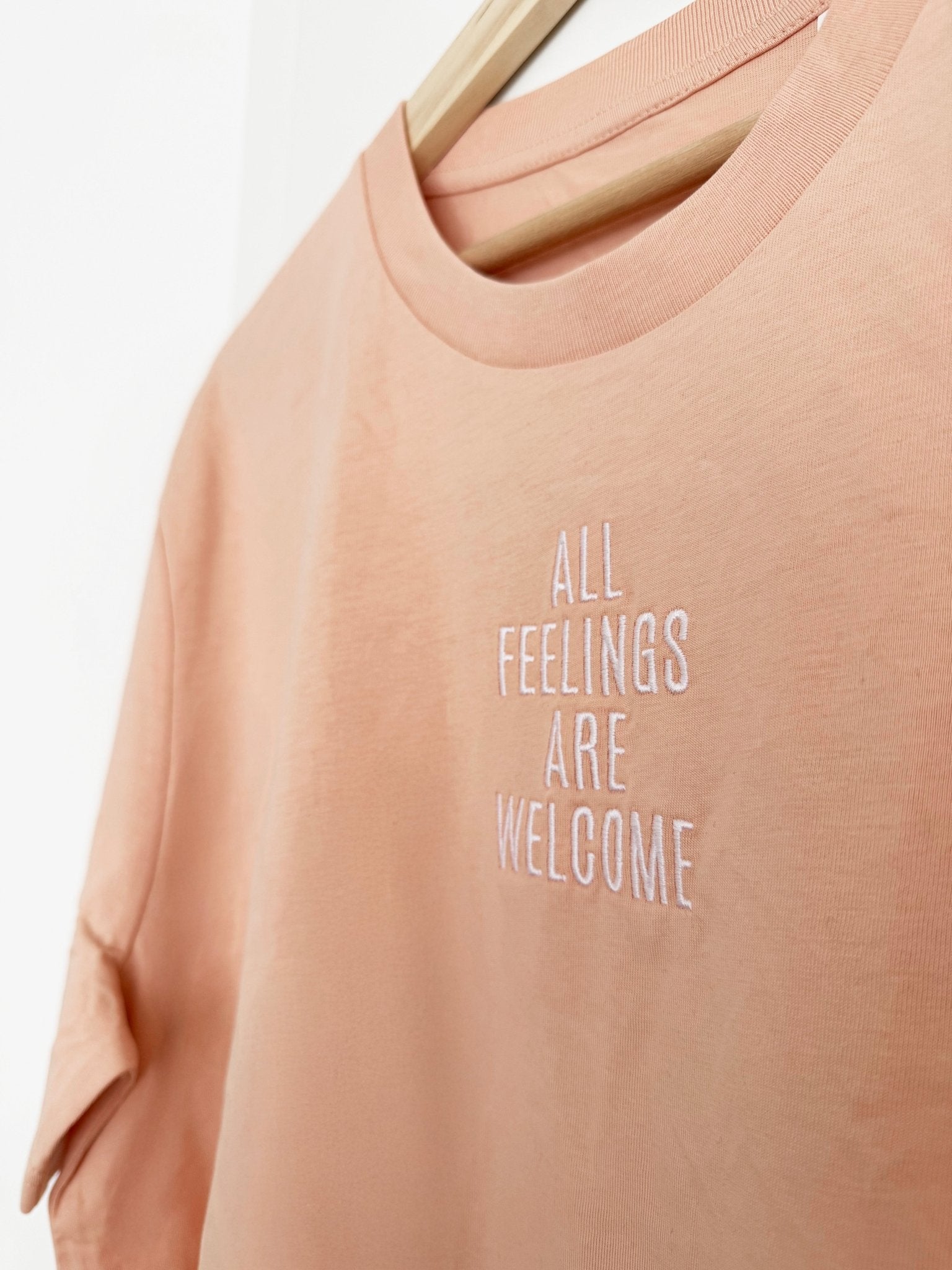 Organic T-Shirt ALL FEELINGS ARE WELCOME Stick | unisex | Pfirsich - Studio Schön®