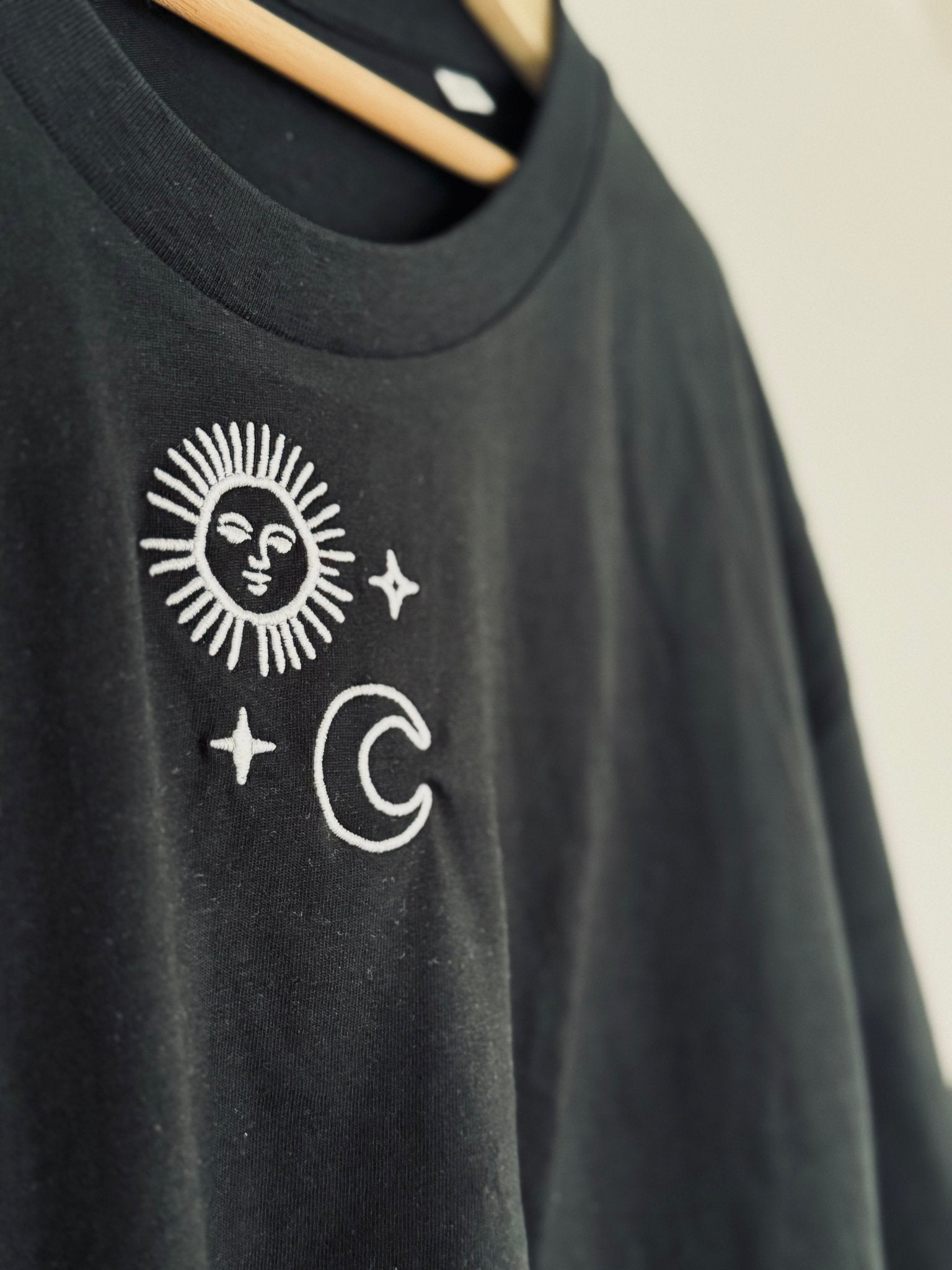 Organic T-Shirt SONNE MOND STERNE Stick | unisex | Schwarz - Studio Schön®