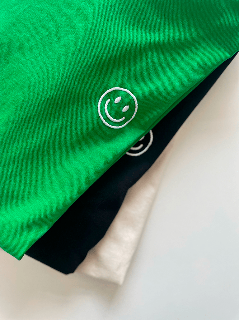 *Einzelstück* Organic T-Shirt Smiley Stick Weiß | unisex | Grün - Studio Schön®