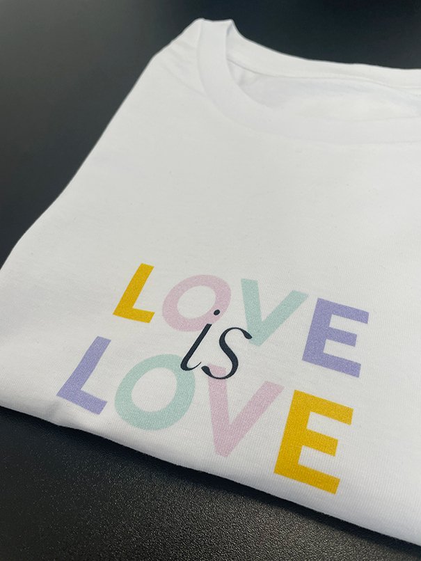 Organic T-Shirt LOVE IS LOVE | unisex | Weiß - Studio Schön®